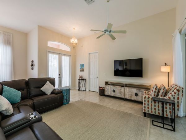 Beautiful Vacation Home With Private Pool On Marco Island