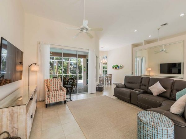 Beautiful Vacation Home With Private Pool On Marco Island