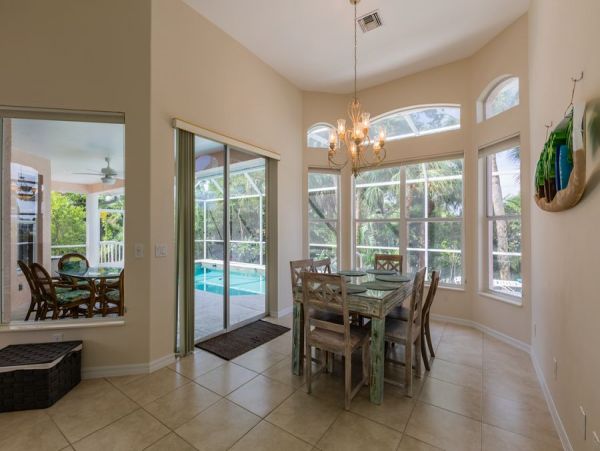 Beautiful Vacation Home With Private Pool On Marco Island
