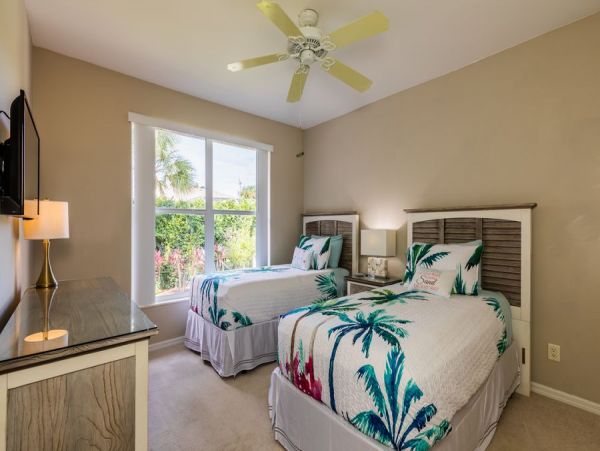 Beautiful Vacation Home With Private Pool On Marco Island