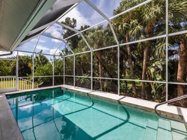 Beautiful Vacation Home With Private Pool On Marco Island