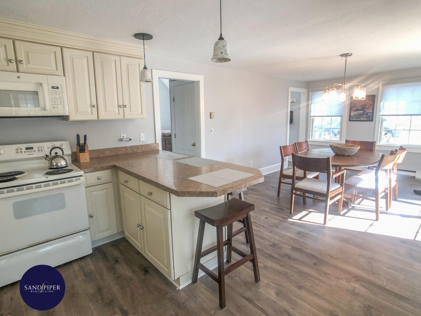 Cape Cod Home 994953