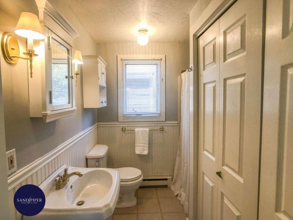 Cape Cod Home 994953