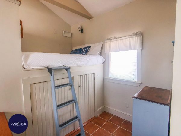 Cape Cod Home 994953