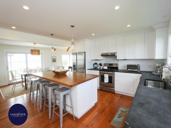 Cape Cod Home 994955