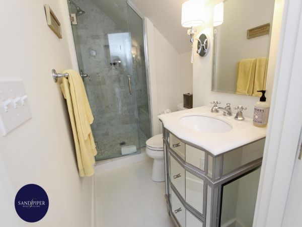 Cape Cod Home 994955