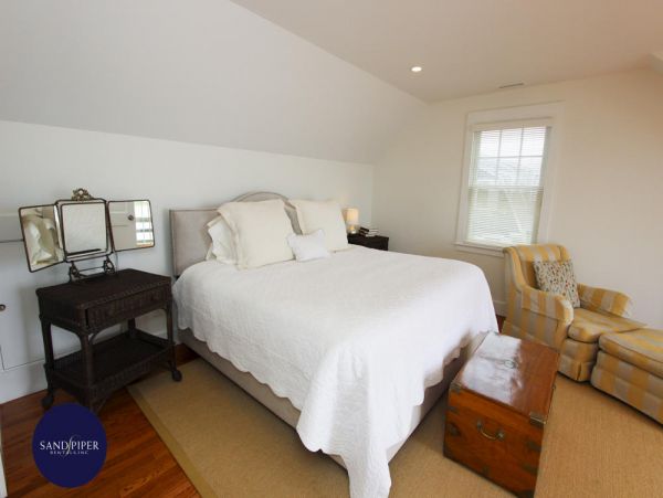 Cape Cod Home 994955