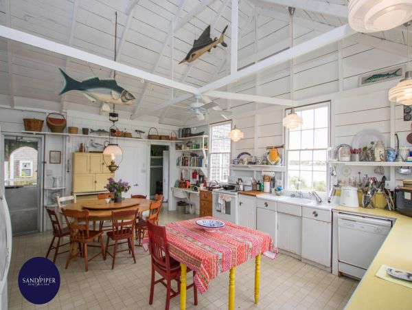 Cape Cod Home 994957