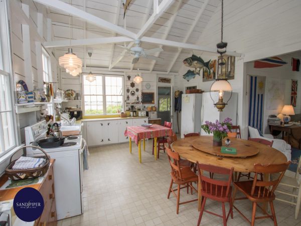 Cape Cod Home 994957