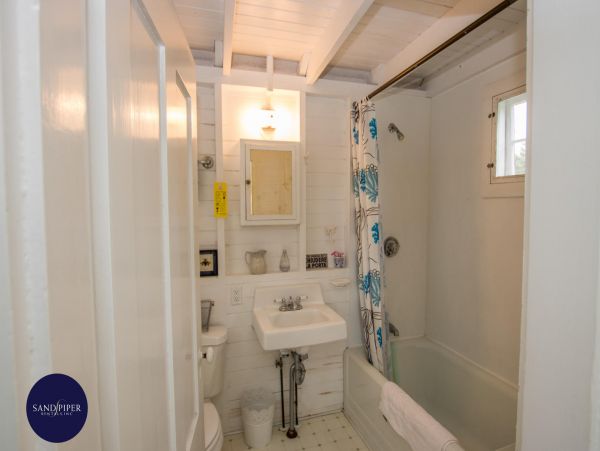 Cape Cod Home 994957