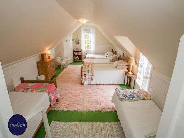 Cape Cod Home 994957