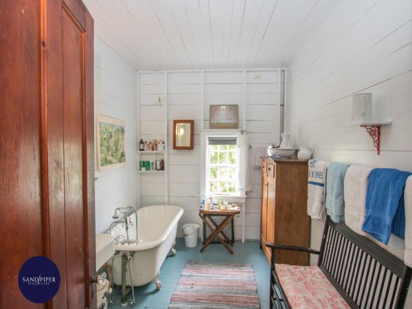 Cape Cod Home 994957