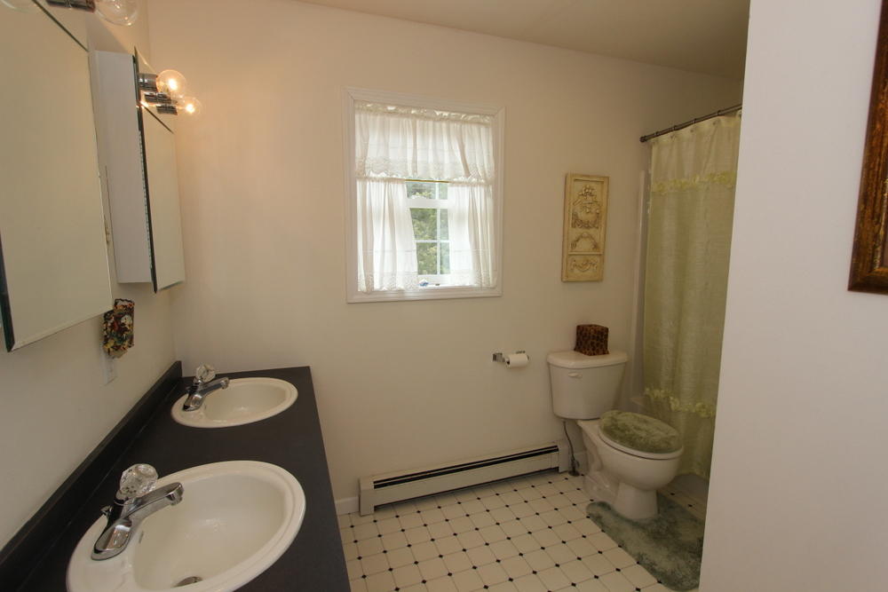 Cape Cod Home 994959