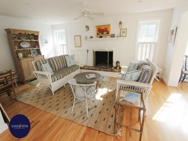 Cape Cod Home 994960