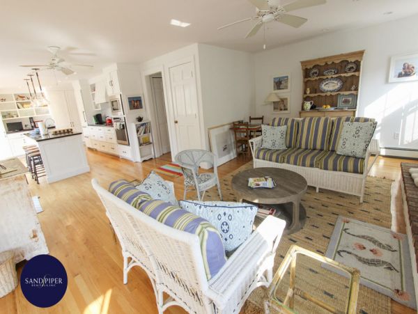 Cape Cod Home 994960
