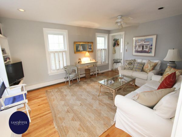 Cape Cod Home 994960
