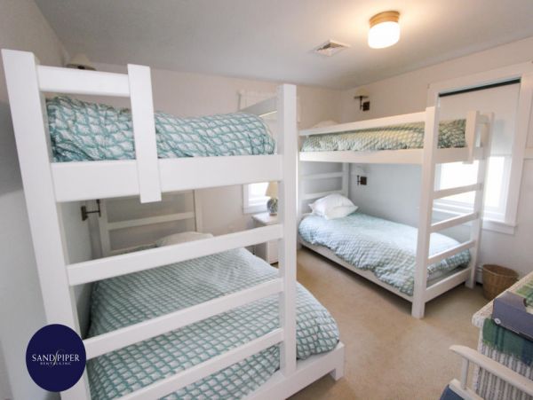 Cape Cod Home 994960
