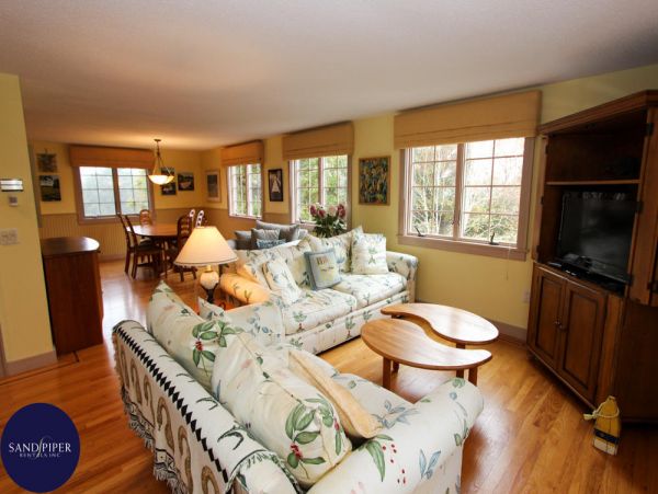 Cape Cod Home 994961