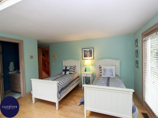 Cape Cod Home 994961
