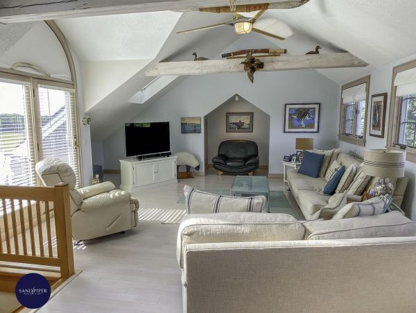 Cape Cod Home 994961
