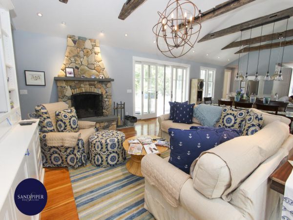 Cape Cod Home 994963