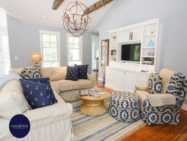 Cape Cod Home 994963