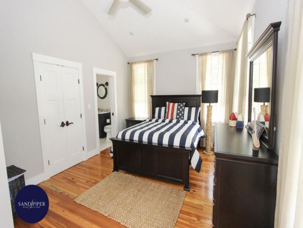 Cape Cod Home 994963