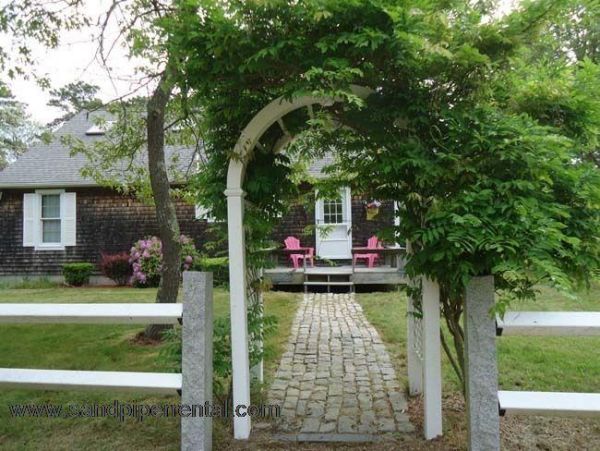Cape Cod Home 994965