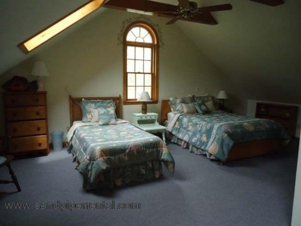 Cape Cod Home 994965
