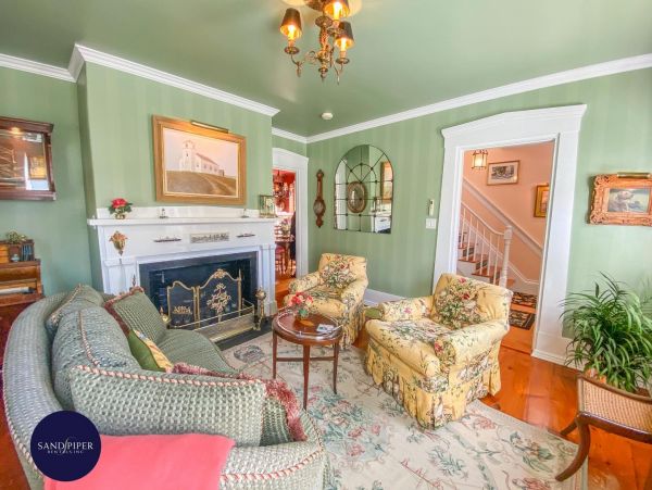 Cape Cod Home 994966