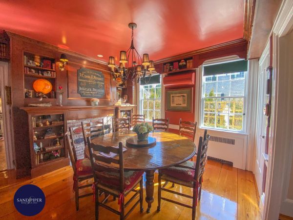 Cape Cod Home 994966