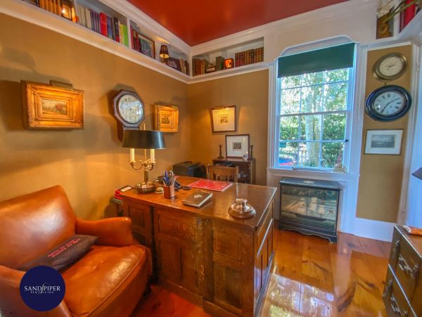 Cape Cod Home 994966