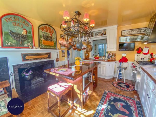 Cape Cod Home 994966
