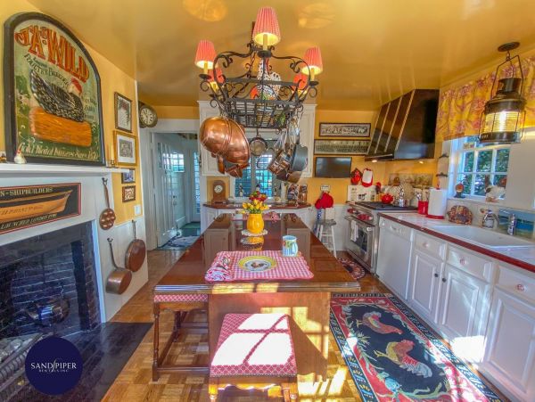 Cape Cod Home 994966