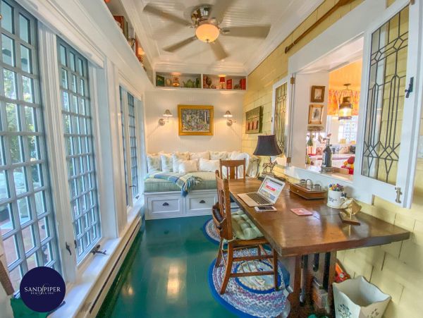 Cape Cod Home 994966