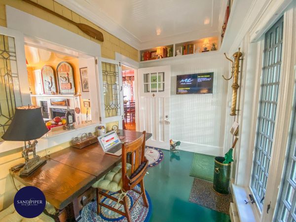 Cape Cod Home 994966