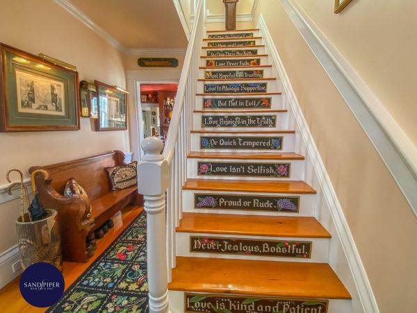 Cape Cod Home 994966