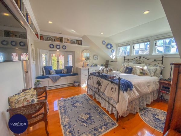 Cape Cod Home 994966