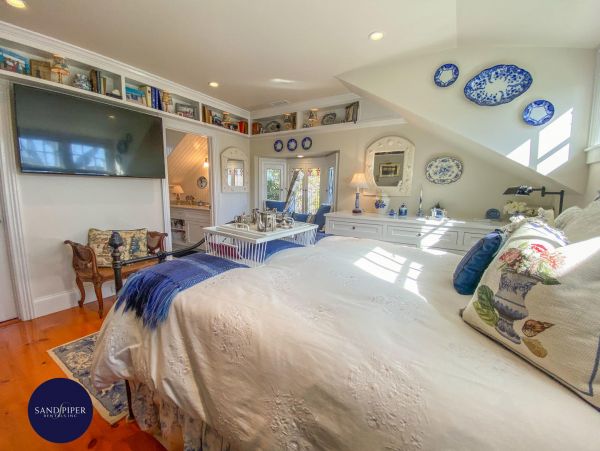 Cape Cod Home 994966