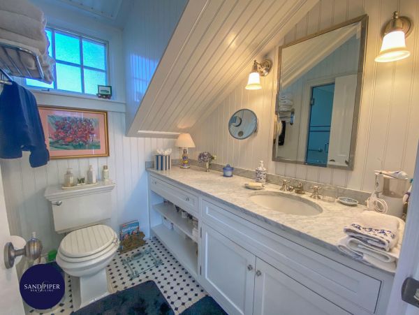 Cape Cod Home 994966