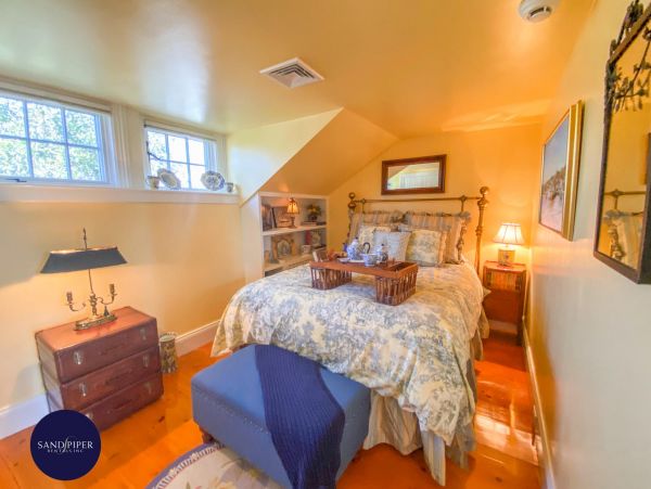 Cape Cod Home 994966