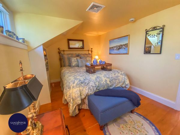 Cape Cod Home 994966