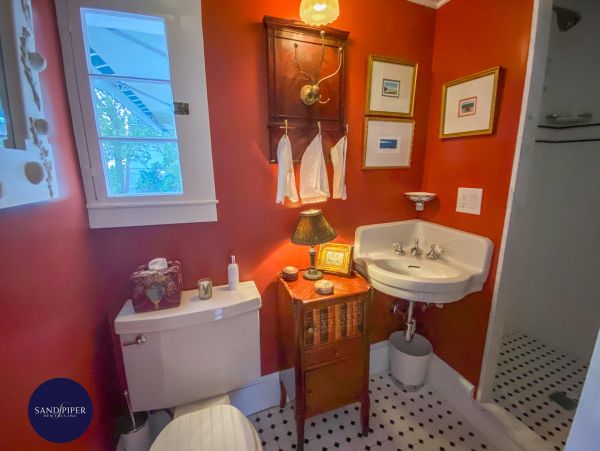 Cape Cod Home 994966