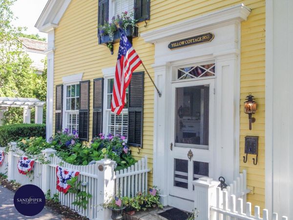 Cape Cod Home 994966