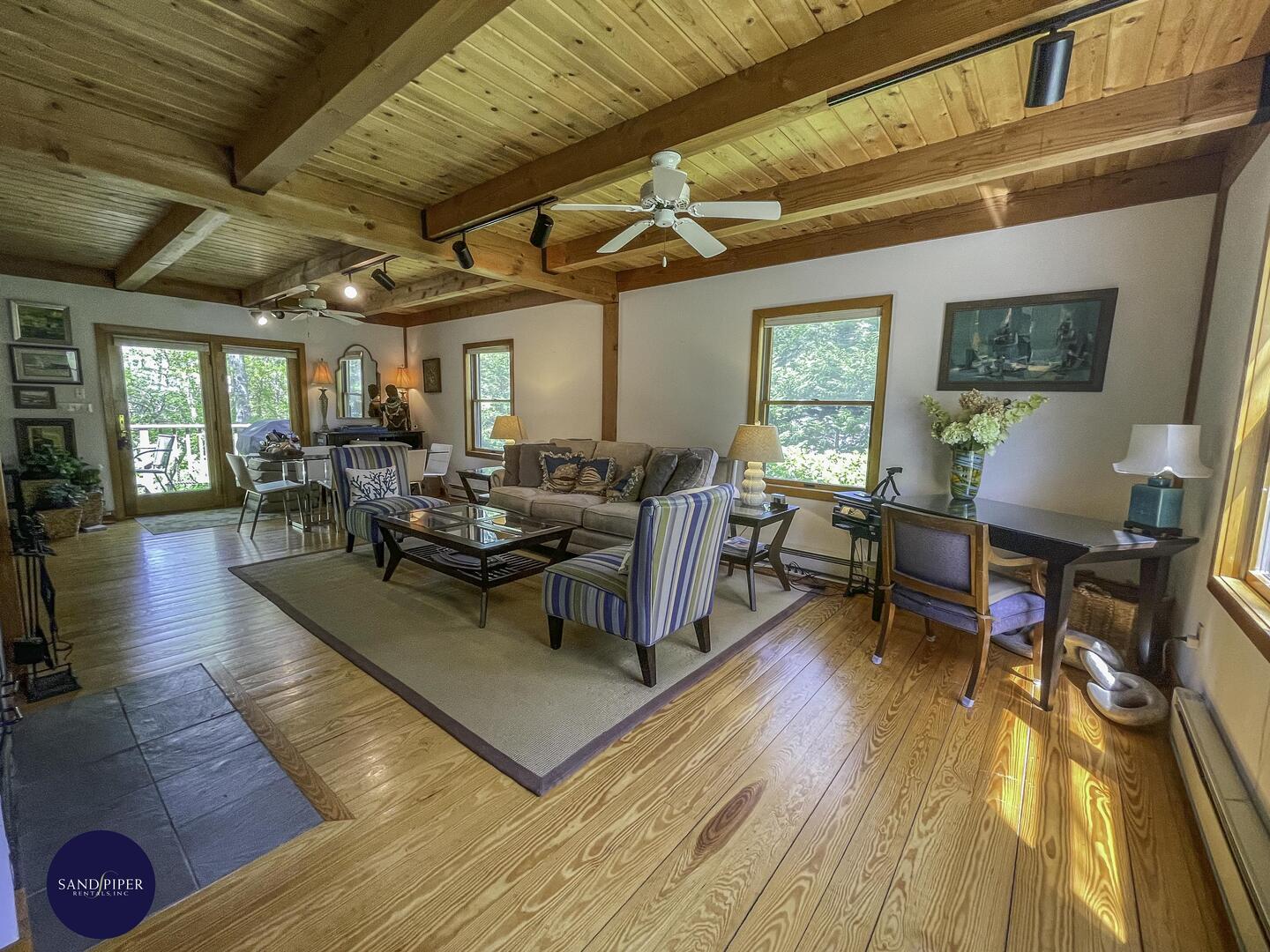 Cape Cod Home 994969