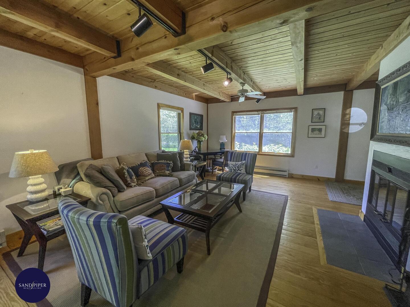 Cape Cod Home 994969