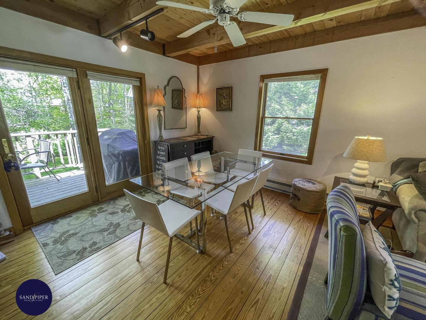 Cape Cod Home 994969