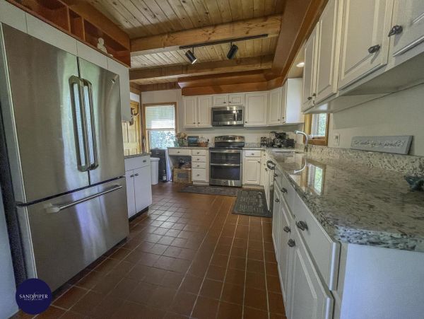 Cape Cod Home 994969
