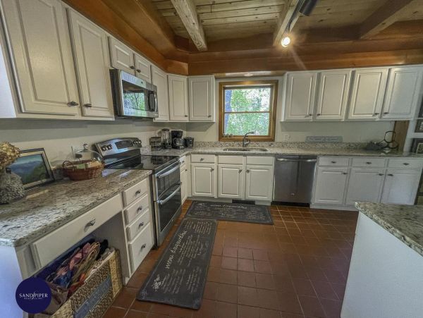 Cape Cod Home 994969