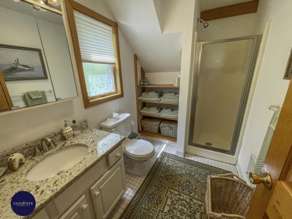 Cape Cod Home 994969
